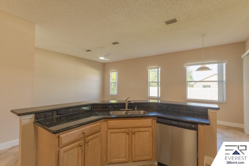 Building Photo - 14 Lysander Ln