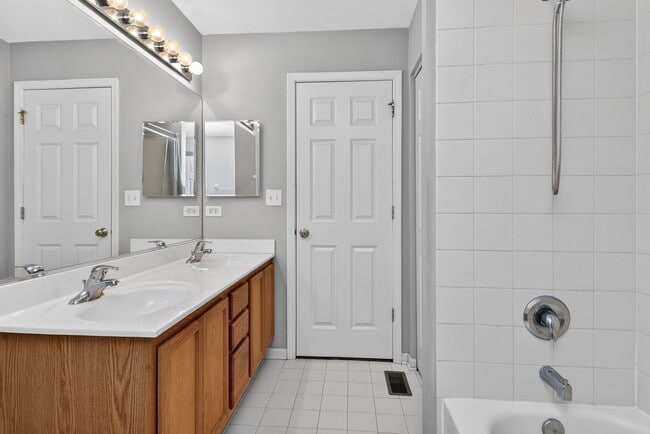 Building Photo - 607 Mansfield Way