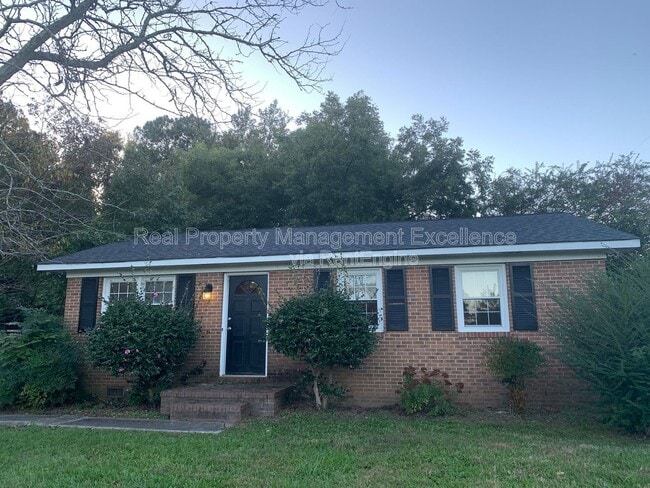 Building Photo - 300 Ln of Sir Lancelot