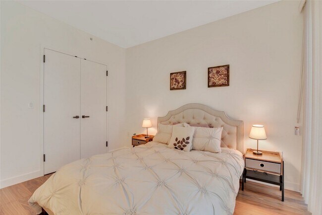 Building Photo - 2 Shore Ln