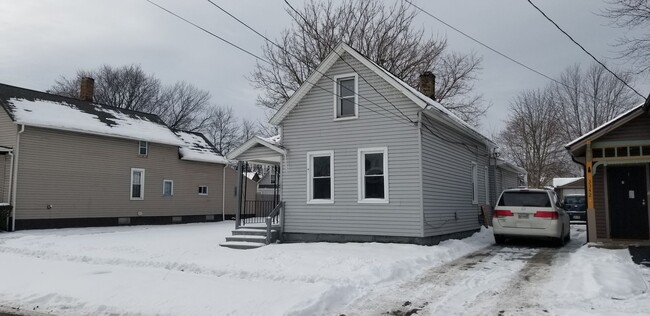 Building Photo - Clark / Fulton Area - 4 Bedroom Single Fam...