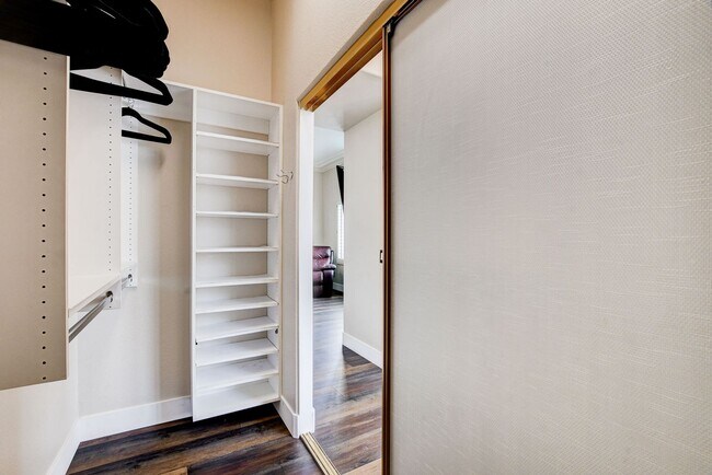 Building Photo - QUALITY FULLY FURNISHED SEVEN HILLS HOME WITH A PRIVATE POOL AND SPA