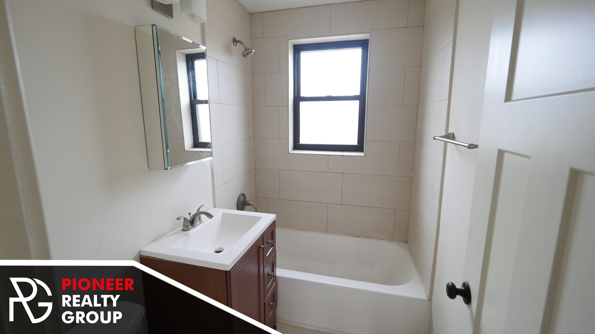 Building Photo - 4032 N Ashland Ave