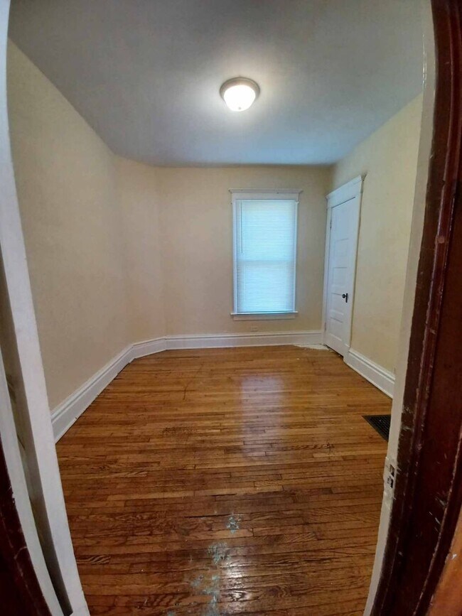 Building Photo - 1118 Revell Ave