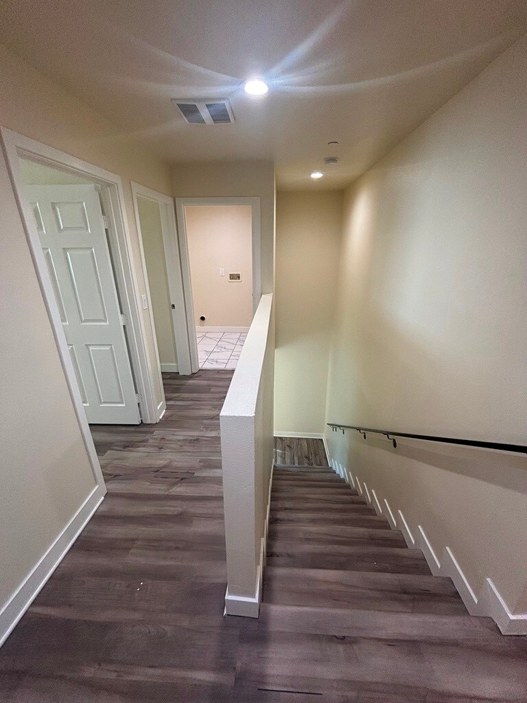 Building Photo - 630 1/2 W 79th St