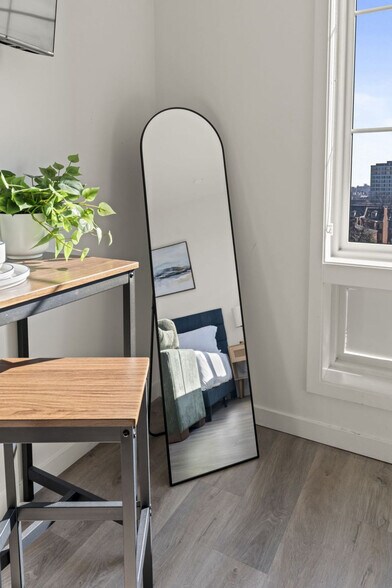 Building Photo - 501 N Perth St