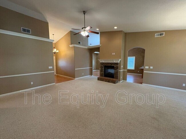 Building Photo - 6226 W Oak Ave