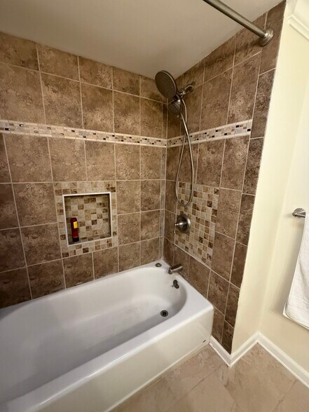Building Photo - 39D Beehunter Ct