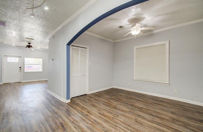 Building Photo - 2111 Summer St