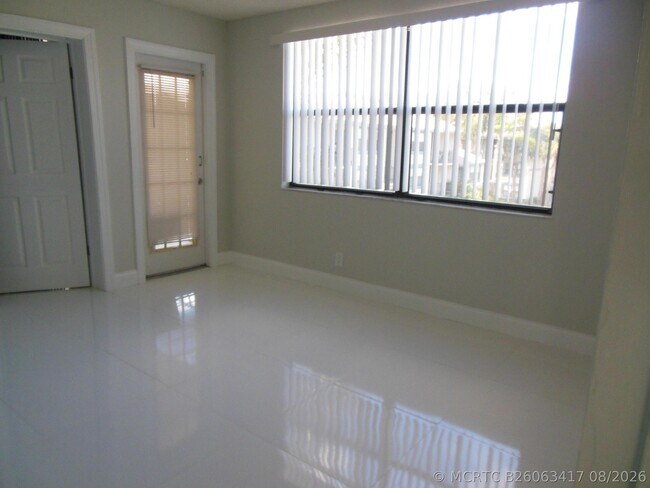Building Photo - 728 Executive Center Dr