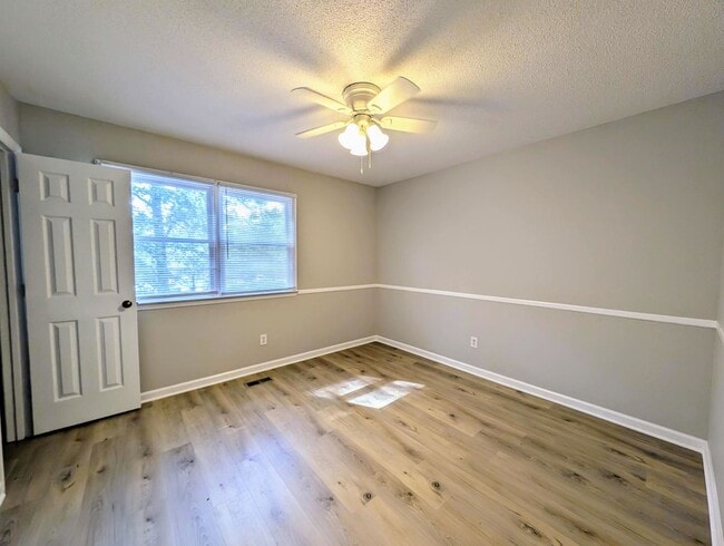 Building Photo - 500 Forest Dr