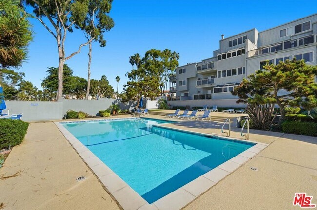 Building Photo - 240 The Village