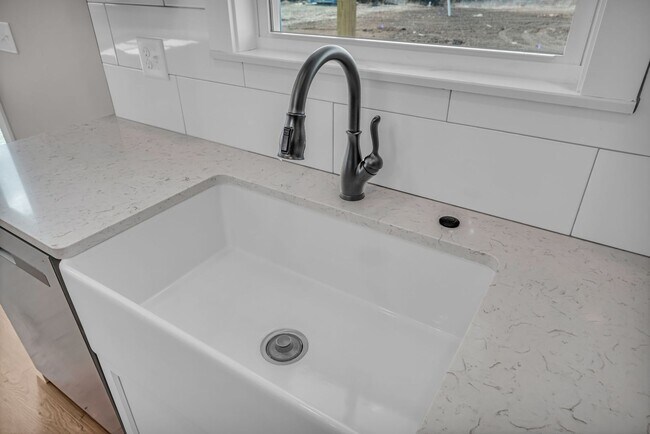 Building Photo - Italian Estates Property Management