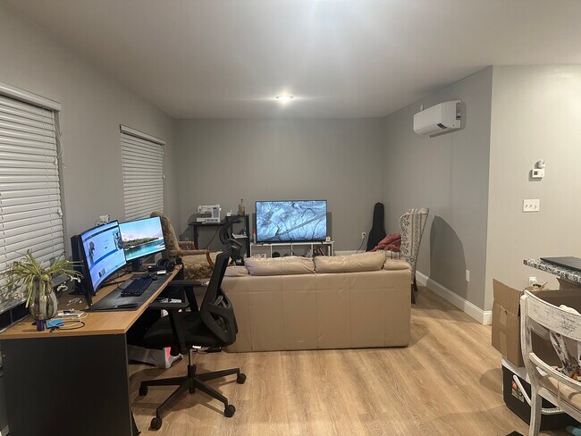 Primary Photo - 630 Main St