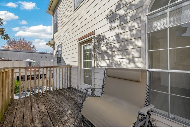 Building Photo - 5217 Blossom St