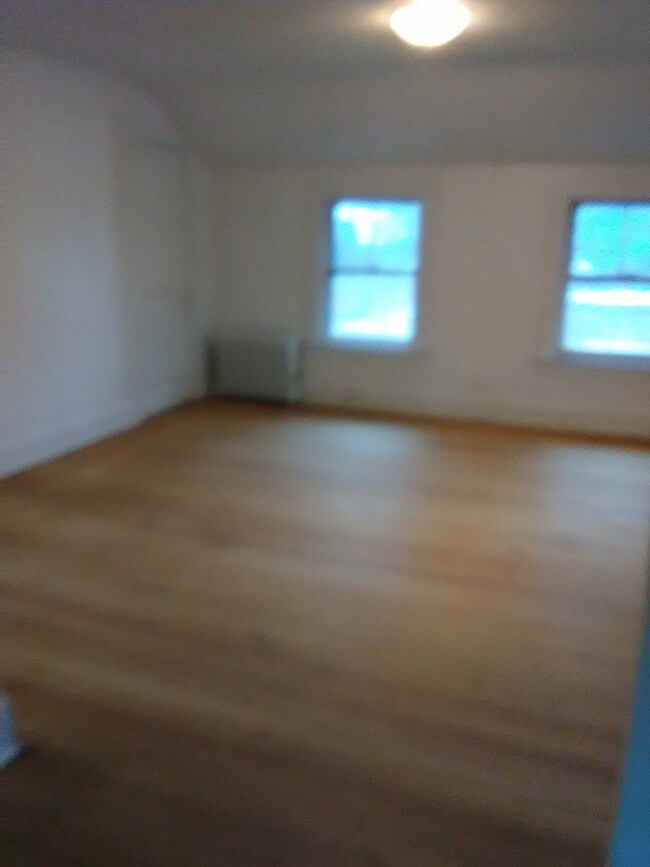 Building Photo - 408 Huntington Rd