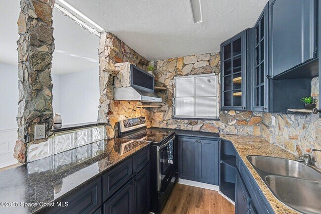 Building Photo - 115 Seminole Ave W