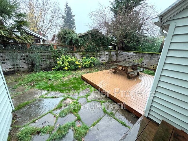 Building Photo - 7336 N Central St