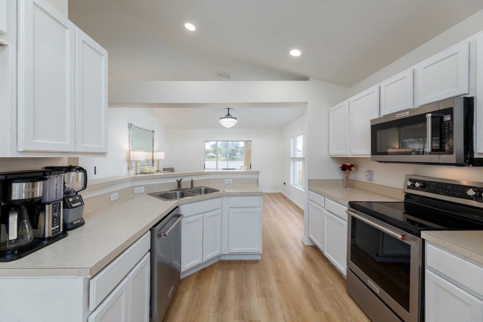 Building Photo - 4540 Bellaluna Dr