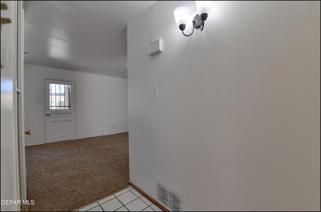 Building Photo - 10605 Kinross Ave