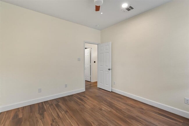 Building Photo - 7610 Bethune Ave