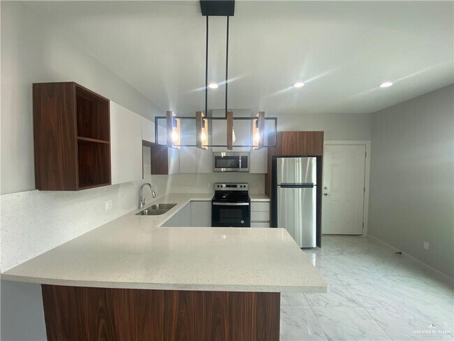 Building Photo - 12 Hidden Hls St