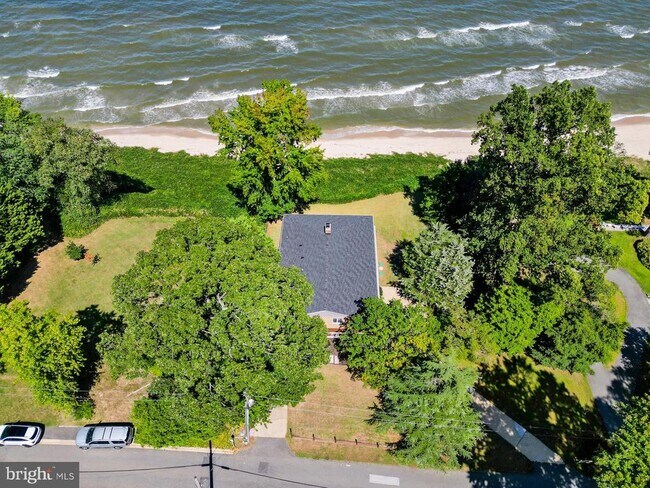 Building Photo - 5510 Beach Dr