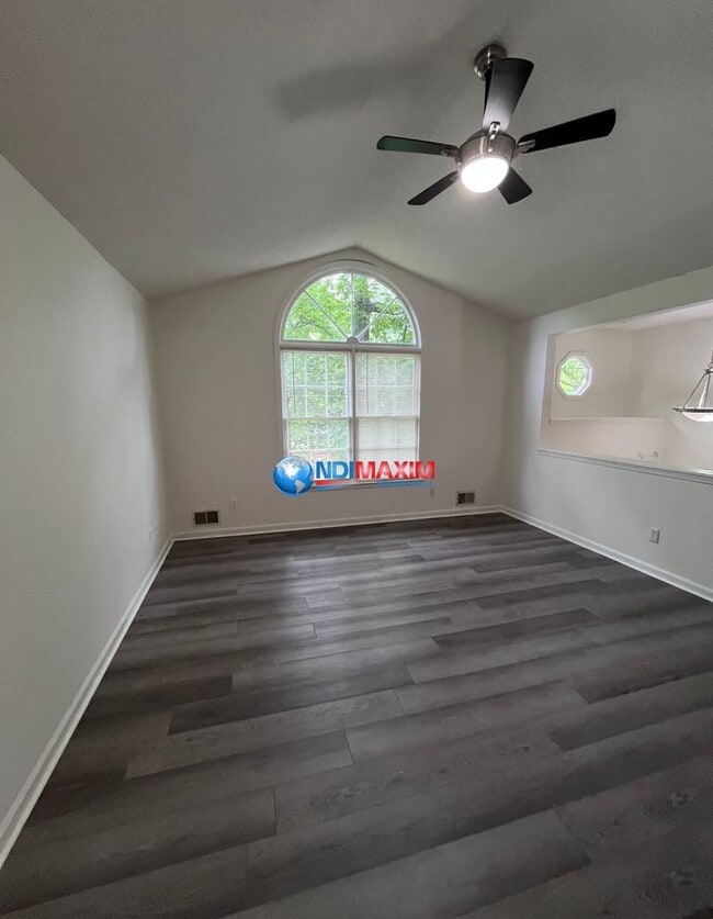 Building Photo - Spacious RENOVATED 5-bedroom house in Lawr...
