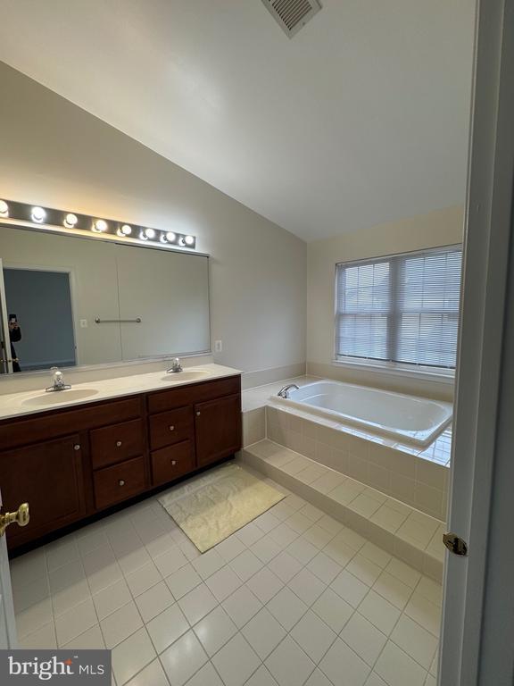 Building Photo - 25192 Whippoorwill Terrace