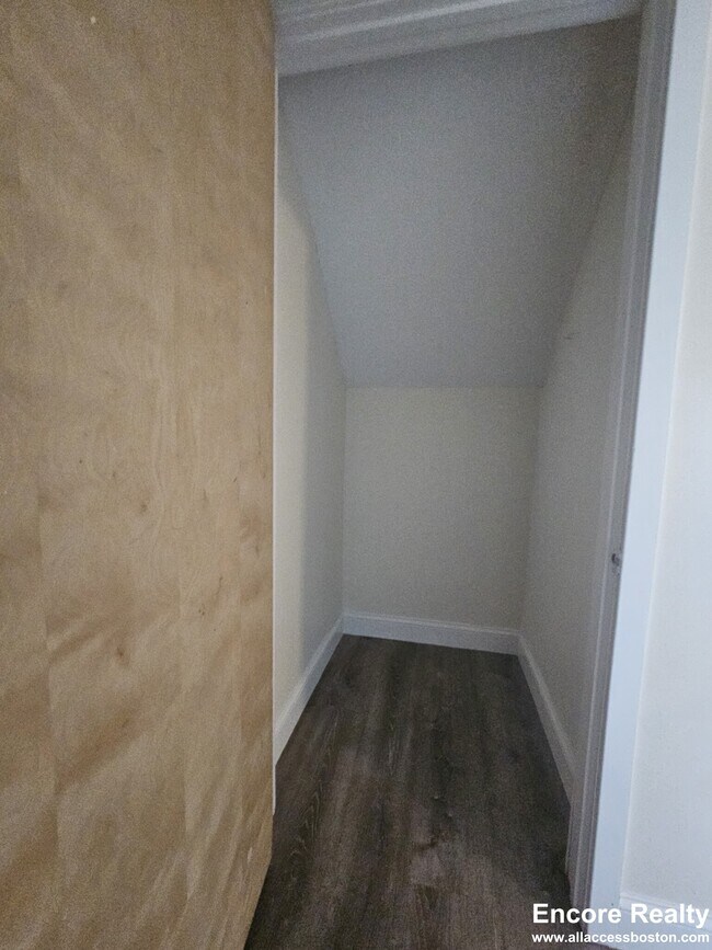 Building Photo - 150 N Beacon St