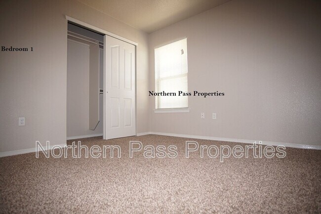 Building Photo - 10692 Canyon Sage Dr