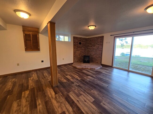 Building Photo - 25435 W Comfort Dr