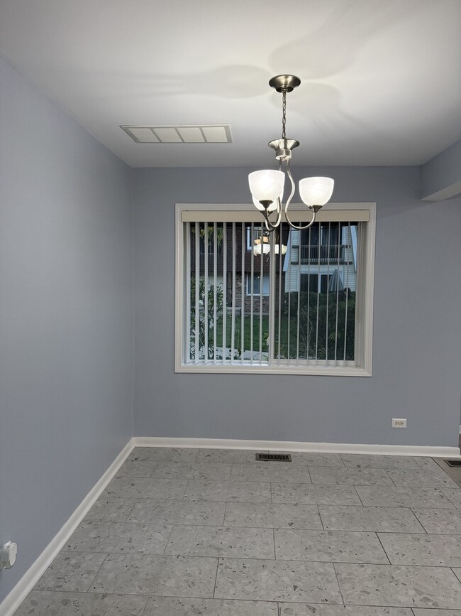 Building Photo - 3026 Roberts Dr
