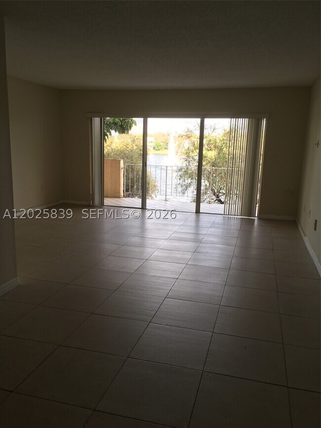 Building Photo - 9351 Fontainebleau Blvd
