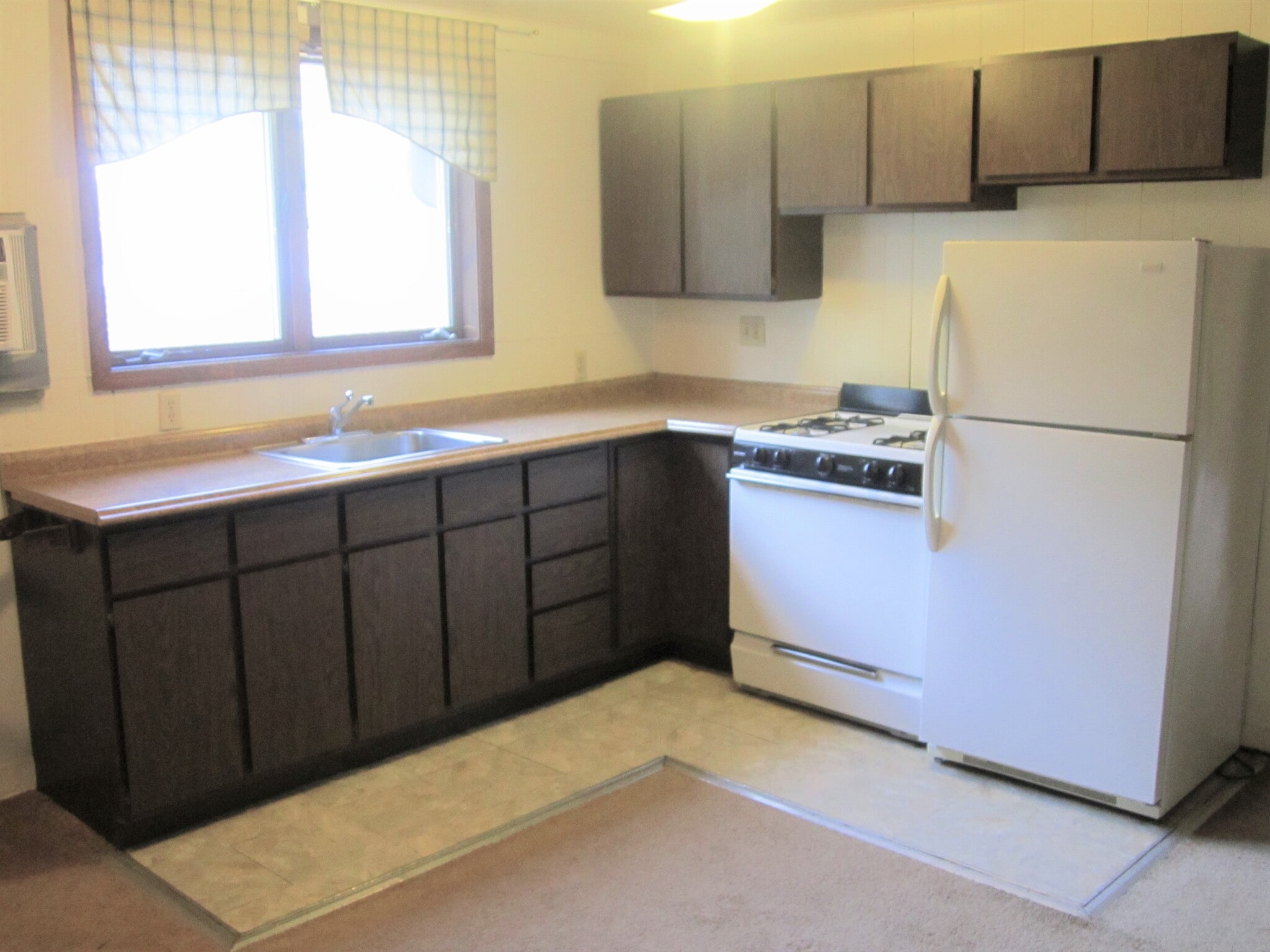 Building Photo - 2421 Beechwood Blvd