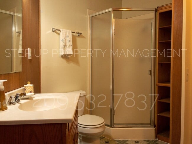 Building Photo - Outstanding 3 Bed 2 Bath near Downtown Son...