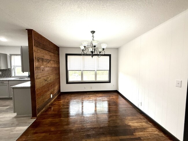 Building Photo - 1125 Easy St