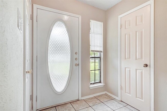 Building Photo - 8704 Clearbrook Trail