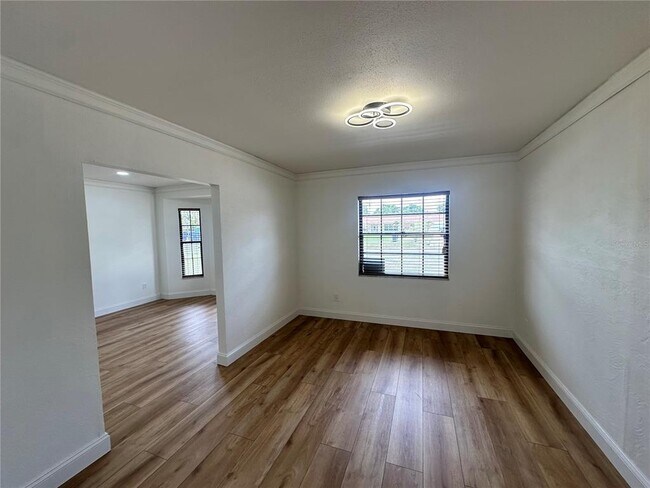 Building Photo - 3701 Southview Dr