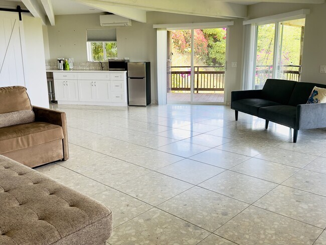 Building Photo - 904 Kupulau Dr