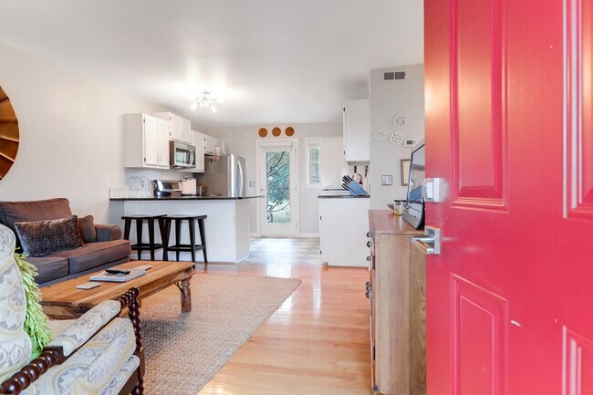 Building Photo - 412 St Charles Ct