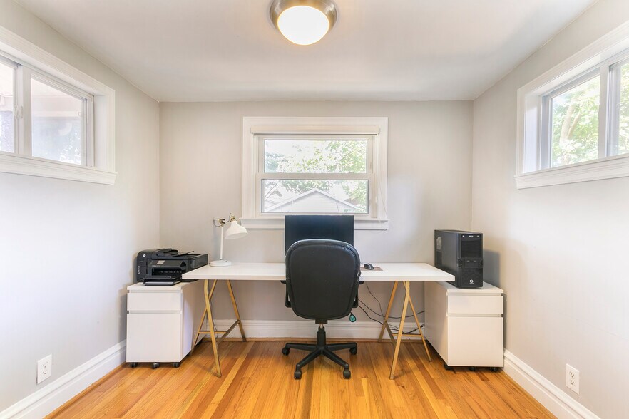 Office space - 4945 Delor Street