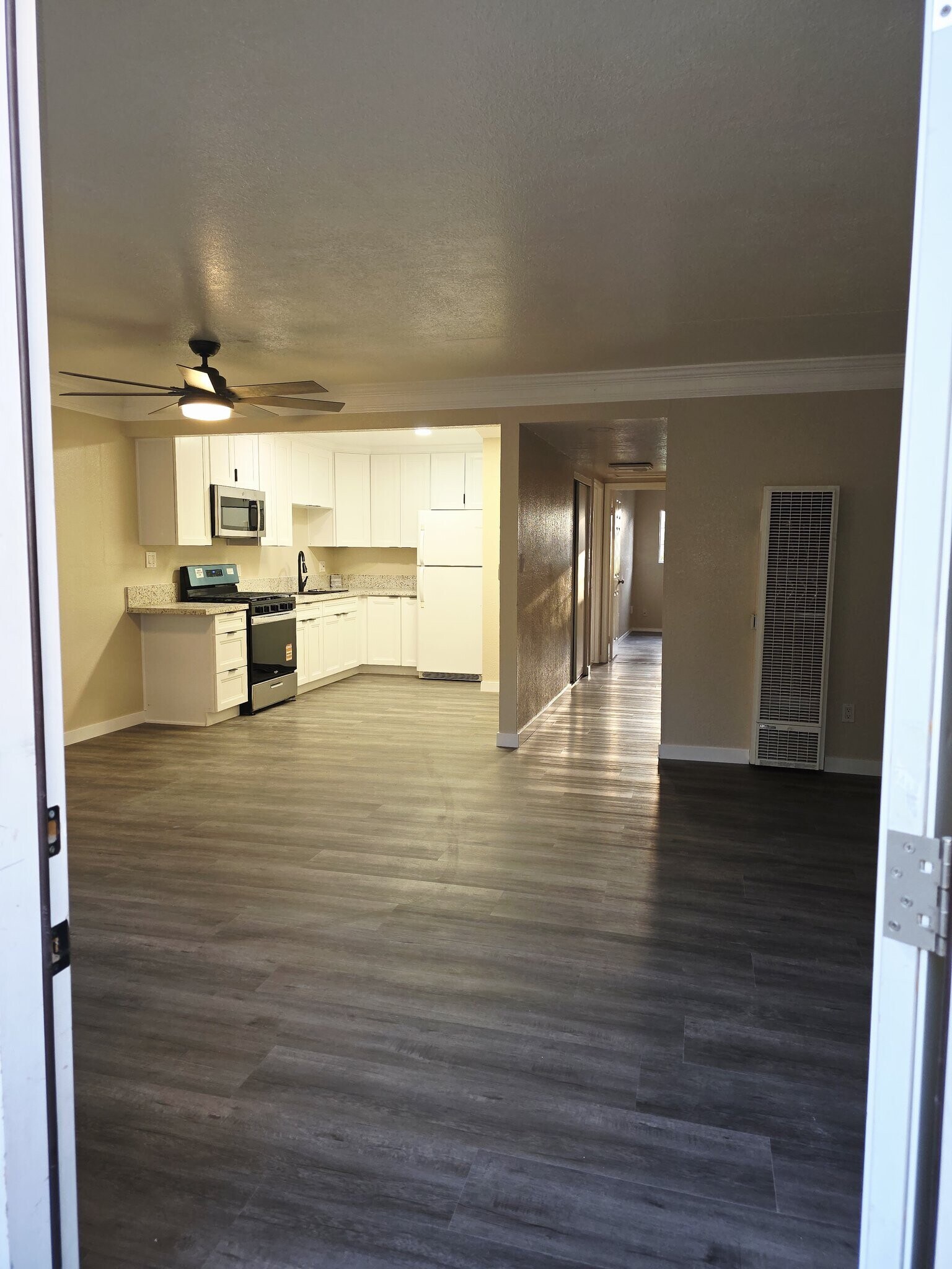 Building Photo - 5917 Streamview Dr