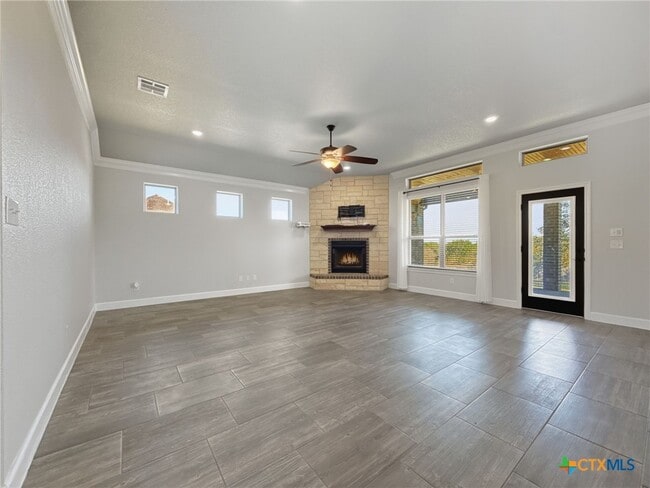 Building Photo - 1066 Vista Dr