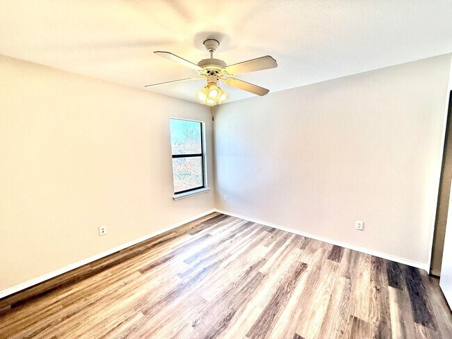 Building Photo - Beautiful Two-Story Home for Lease in South Austin