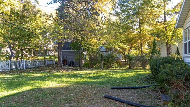 Building Photo - 625 N Blackhawk Ave
