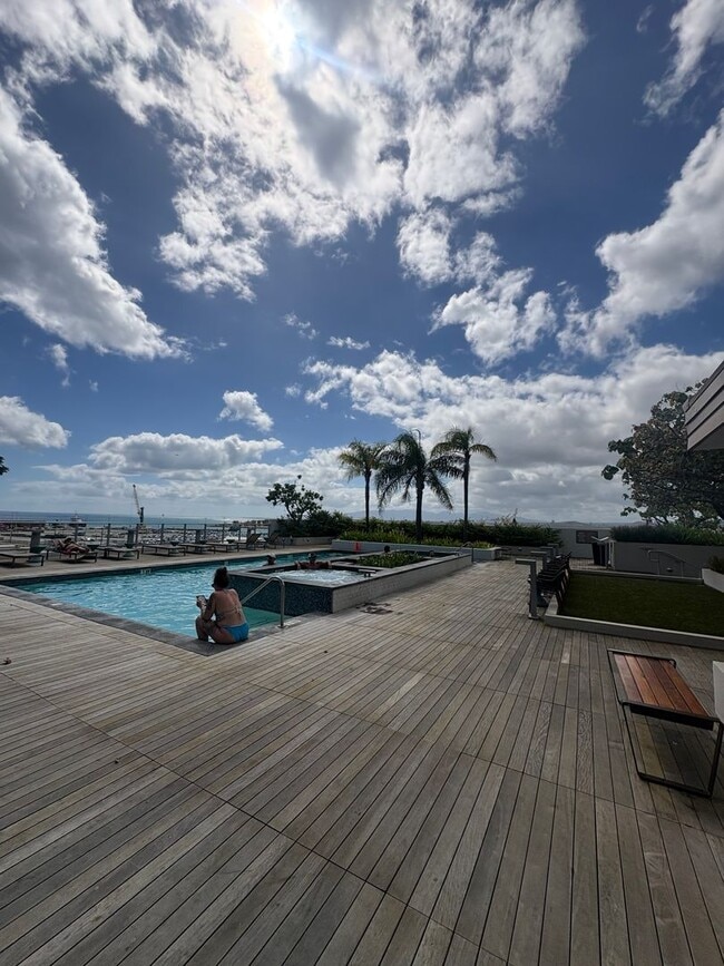 Building Photo - Luxury Fully Furnished Condo at The Collection – Live in the Heart of Kakaako!