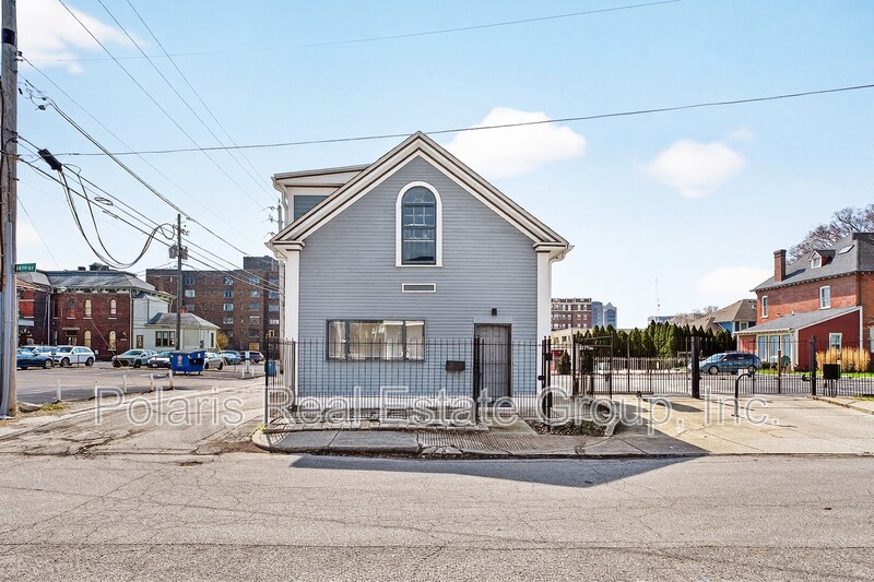 Building Photo - 145 E 14th St