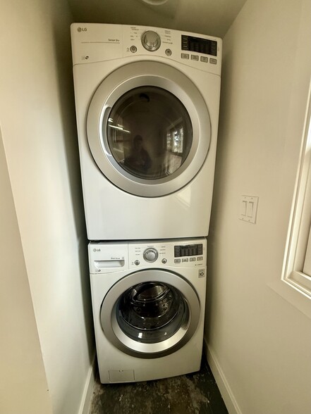 Laundry Nook - 1256 Hopkins St