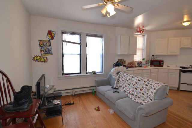 Building Photo - 3845 N Greenview Ave